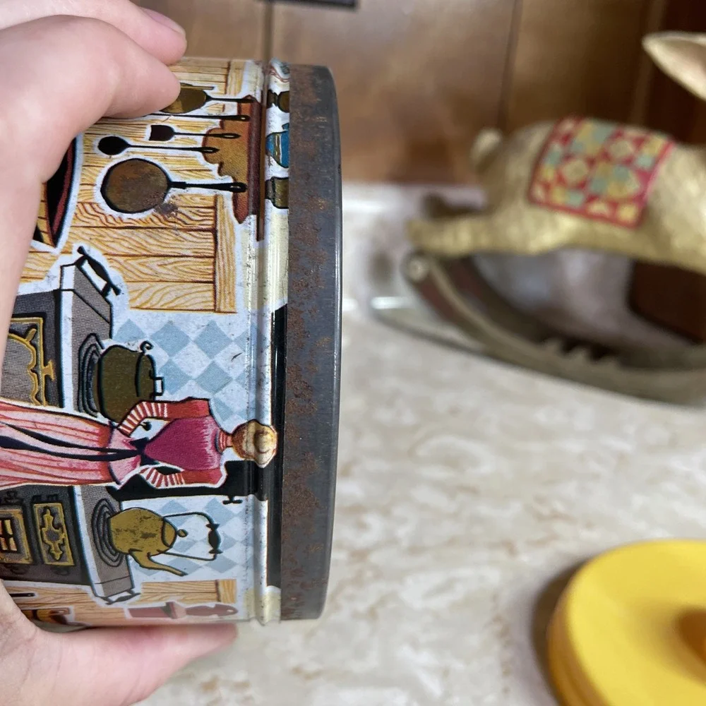 Vintage‎ Mrs. Leland's Butter Bits Candy Tin With Yellow Lid